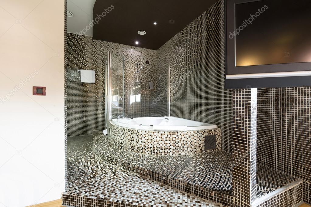 Bagno moderno con vasca idromassaggio — foto stock © rilueda #113495652 Bagno moderno con vasca