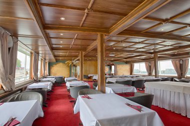 Bir cruise tekne Restoran iç