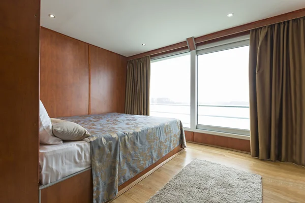 Interior of a cabin bedroom on cruise boat hotel — Stock Photo, Image