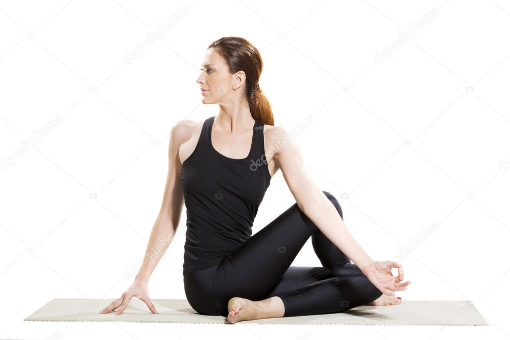 Steps to Do Ardha Matsyendrasana or Sitting Half Spinal Twist & Its Benefits
