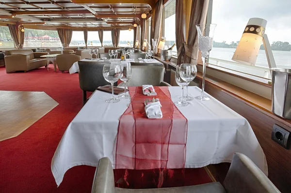 Bir cruise tekne Restoran iç — Stok fotoğraf