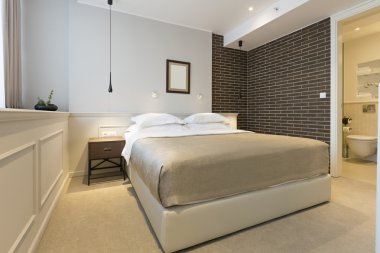 Sabah bir çift otel odasında iç