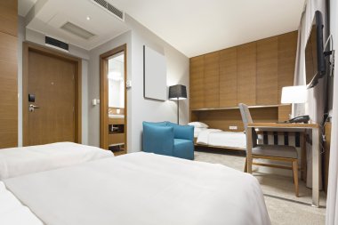 Lüks otel yatak odasında akşam