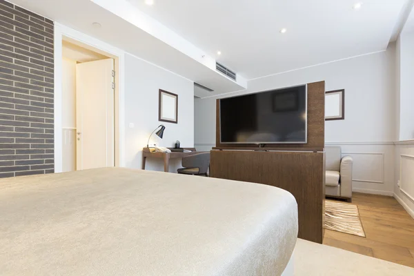 Moderna sovrum inredning i hotel apartment — Stockfoto