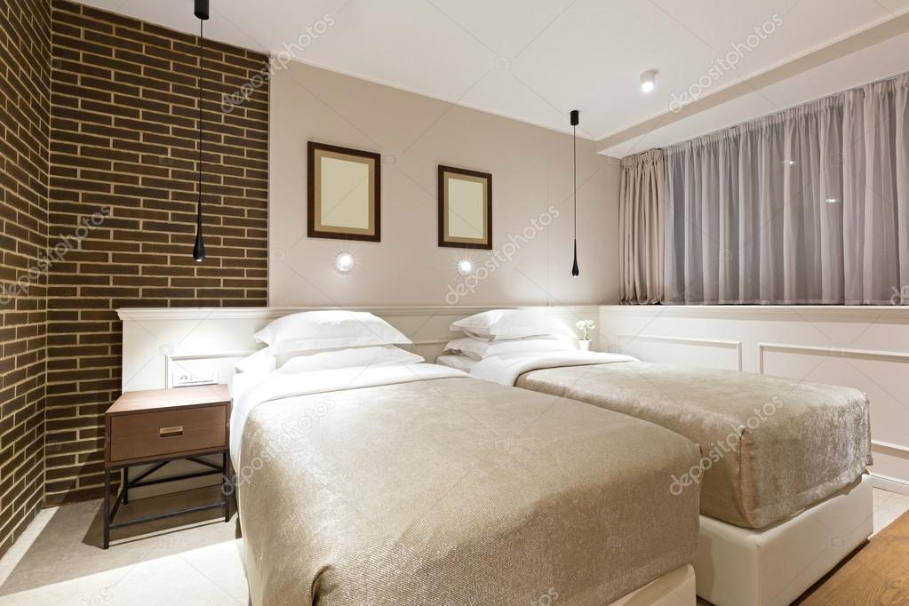Modern franciaágy hotel szoba belsÅ — stock fotó © rilueda #115206968