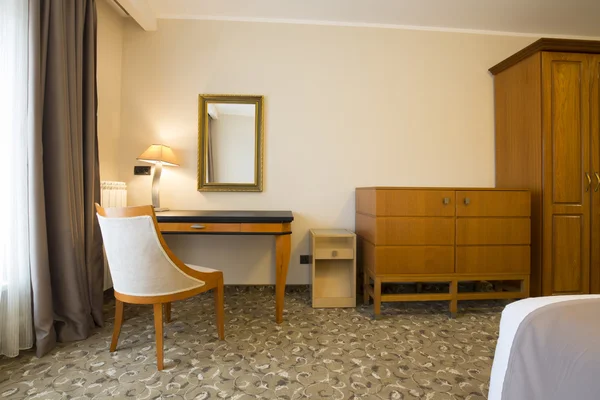 Estilo clásico hotel dormitorio interior —  Fotos de Stock