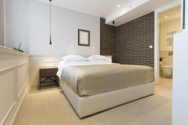 Interiör av en dubbel hotel sovrum — Stockfoto