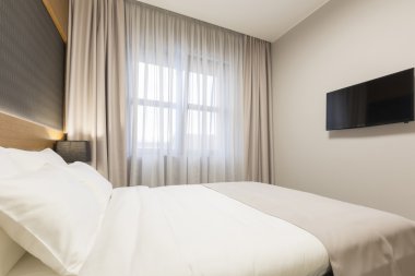 Yeni bir modern otel yatak odası iç