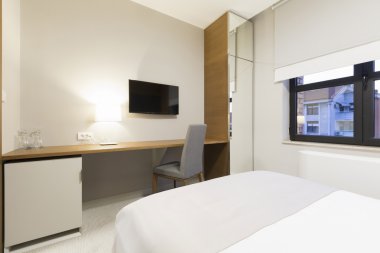 Lüks otel yatak odasında akşam