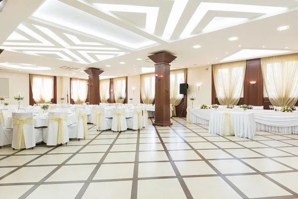 Salón de bodas u otro conjunto de instalaciones de función para cenar bien —  Fotos de Stock