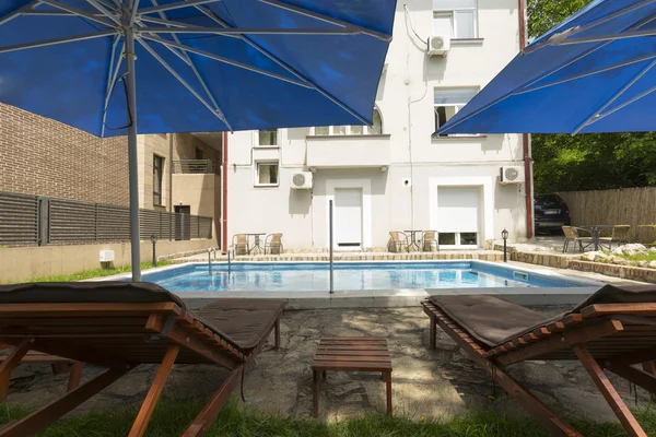 Moderne Villa mit Pool — Stockfoto