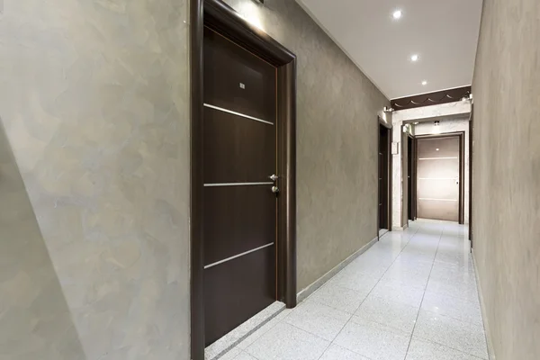 Koridor v elegantním hotelu — Stock fotografie