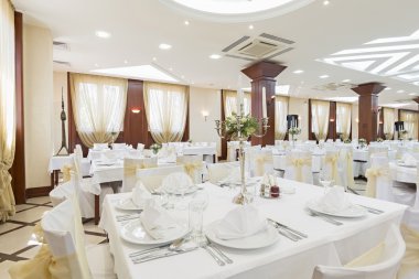 Düğün salonu veya diğer işlevi tesis şık bir akşam yemeği için ayarla