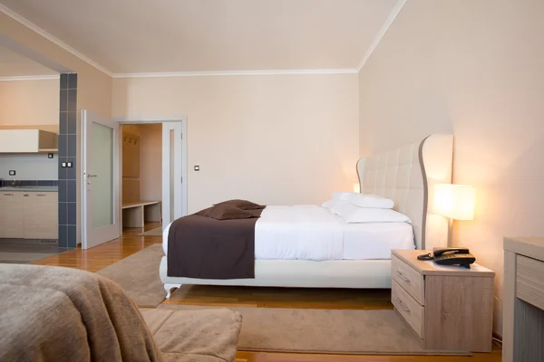 Moderne elegante Hotel Schlafzimmer Interieur — Stockfoto