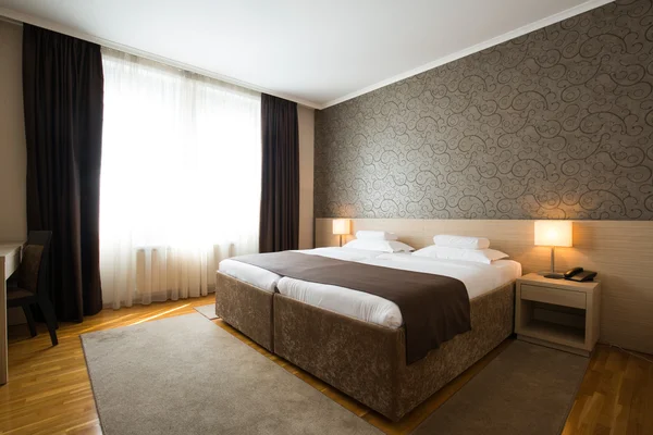 Moderne elegant hotel slaapkamer interieur — Stockfoto