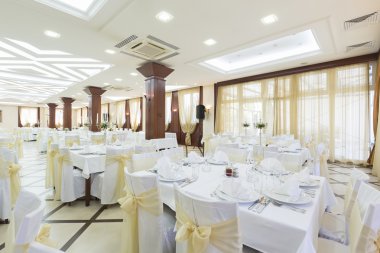 Düğün salonu veya diğer işlevi tesis şık bir akşam yemeği için ayarla