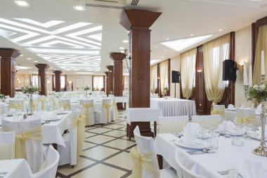 Düğün salonu veya diğer işlevi tesis şık bir akşam yemeği için ayarla 