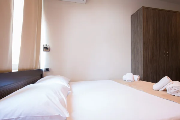 Vackra Hotell sovrum inredning — Stockfoto