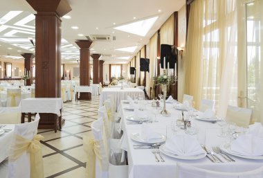 Düğün salonu veya diğer işlevi tesis şık bir akşam yemeği için ayarla