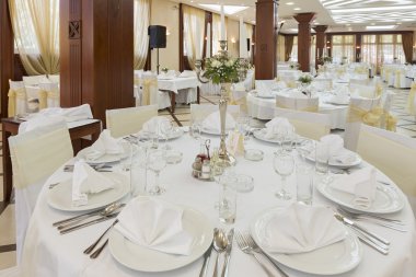 Düğün salonu veya diğer işlevi tesis şık bir akşam yemeği için ayarla