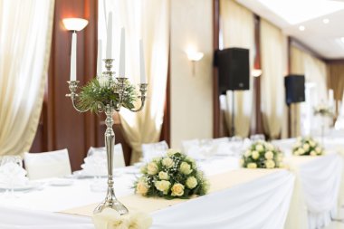 Düğün salonu veya diğer işlevi tesis şık bir akşam yemeği için ayarla 