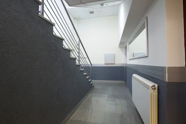 Basement stairs in a modern building — Stock Photo, Image