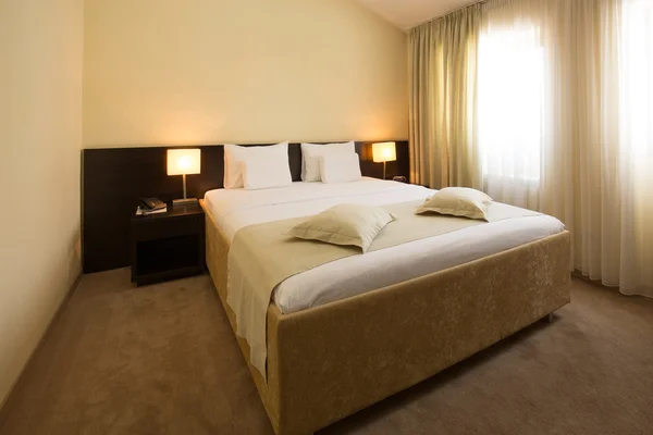 Modern elegant hotel bedroom interior — Stock Photo, Image
