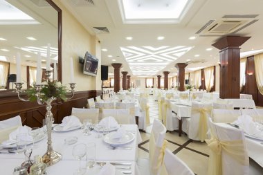 Düğün salonu veya diğer işlevi tesis şık bir akşam yemeği için ayarla