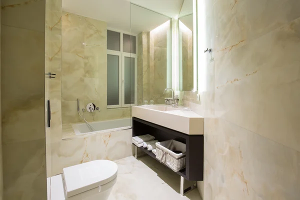 Modern luxury hotel bathroom interior — Stock Photo, Image