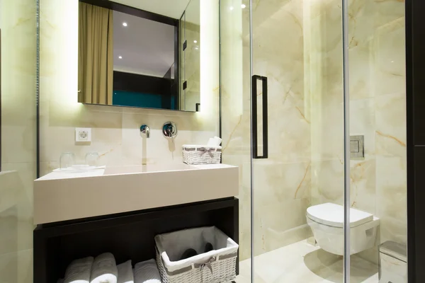 Moderno hotel de luxo casa de banho interior — Fotografia de Stock