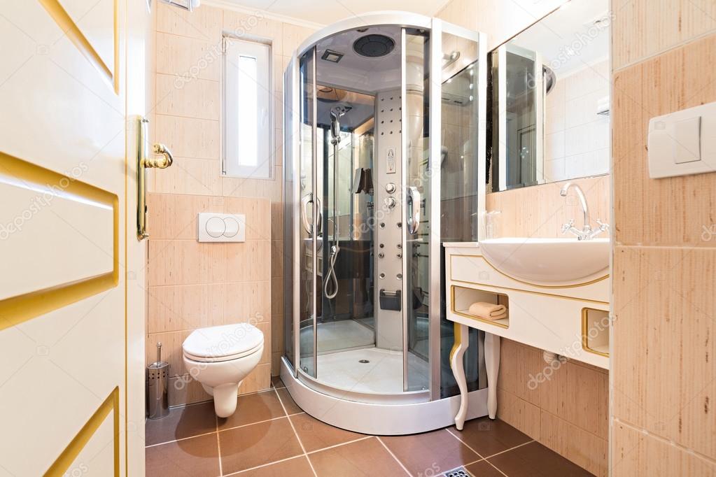 Interior de un elegante cuarto de baño — Foto de stock © rilueda ... Interior de un elegante cuarto de baño — Foto de stock © rilueda ...