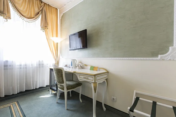 Interiér pokoje hotelu klasický styl — Stock fotografie
