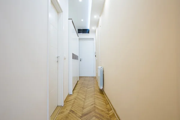 Διάδρομος σε ένα σύγχρονο σπίτι — Φωτογραφία Αρχείου