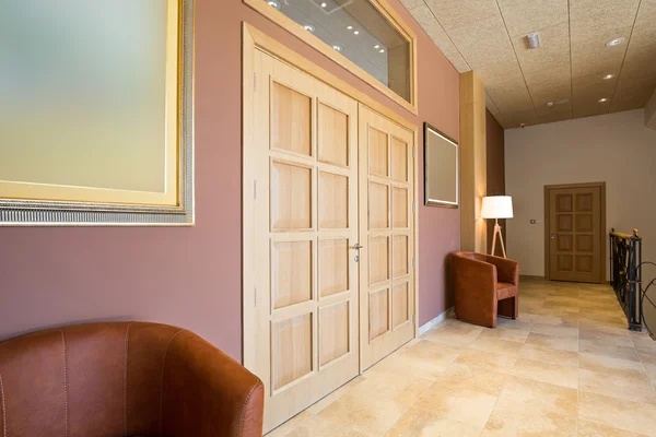 Corridor in an elegant hotel — Stock Photo, Image