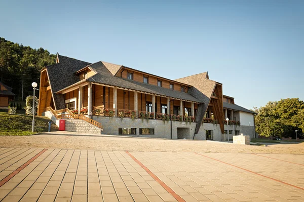 Vnější dřevěné hotel Mountain — Stock fotografie