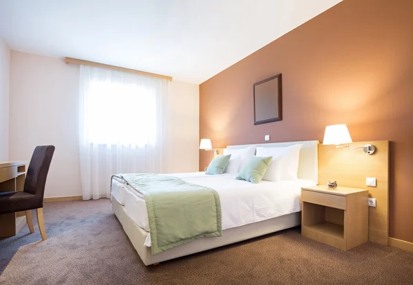 Modern mooi hotel slaapkamer interieur — Stockfoto