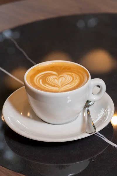 Koffie Geserveerd Een Tafel — Stockfoto