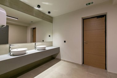 Spor salonundaki tuvaletin içi.