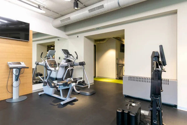 Interieur Eines Modernen Hotel Fitnessstudios Mit Geräten — Stockfoto