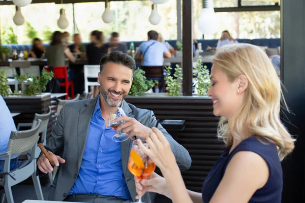 Pareja Negocios Coqueteando Bar Del Café — Foto de Stock