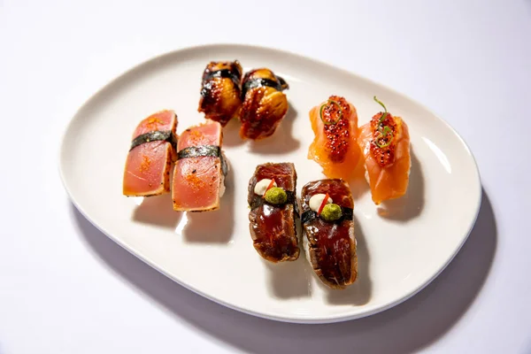 Set Sushi Servido Plato Blanco — Foto de Stock