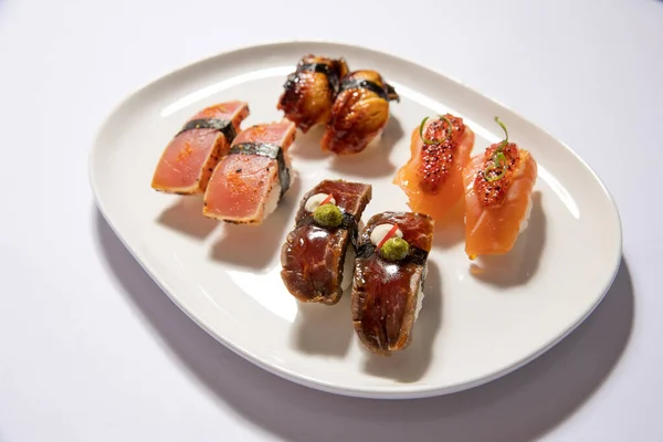 Set Sushi Servido Plato Blanco — Foto de Stock