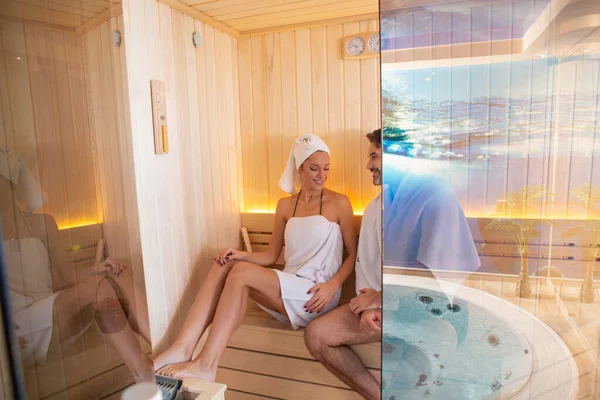 Knap Stel Badjas Ontspannen Sauna Het Wellnesscentrum Van Het Hotel — Stockfoto