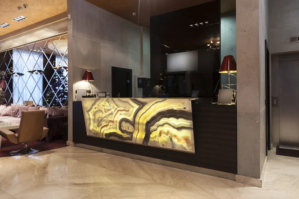 Mermer taş otel resepsiyonu parlayan