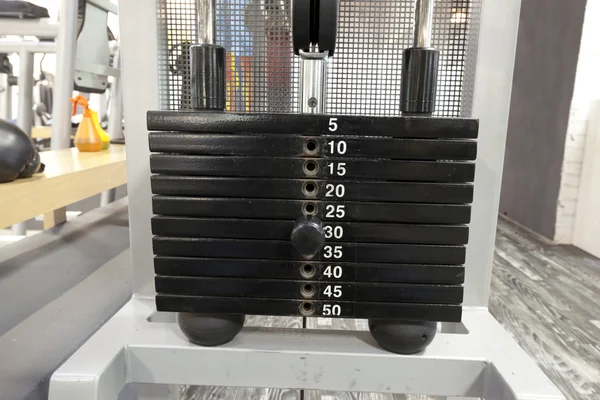 Weight plates on exercise machine in gym — Stock Photo, Image