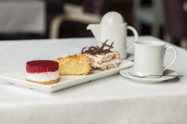 kahve tablo çeşitli tatlılar servis