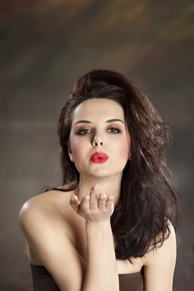 Pretty woman blowing a kiss — Stock Photo, Image