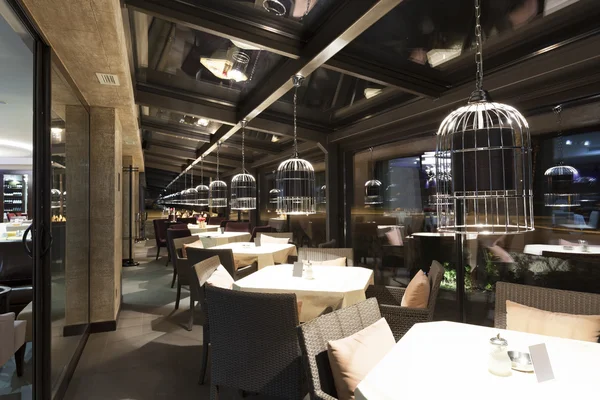 Interior de un restaurante con estilo — Foto de Stock