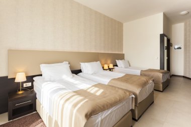 üç yataklı yatak odası