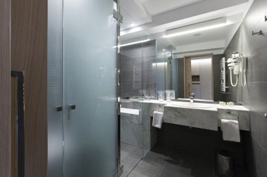 Modern banyo iç mimarisi